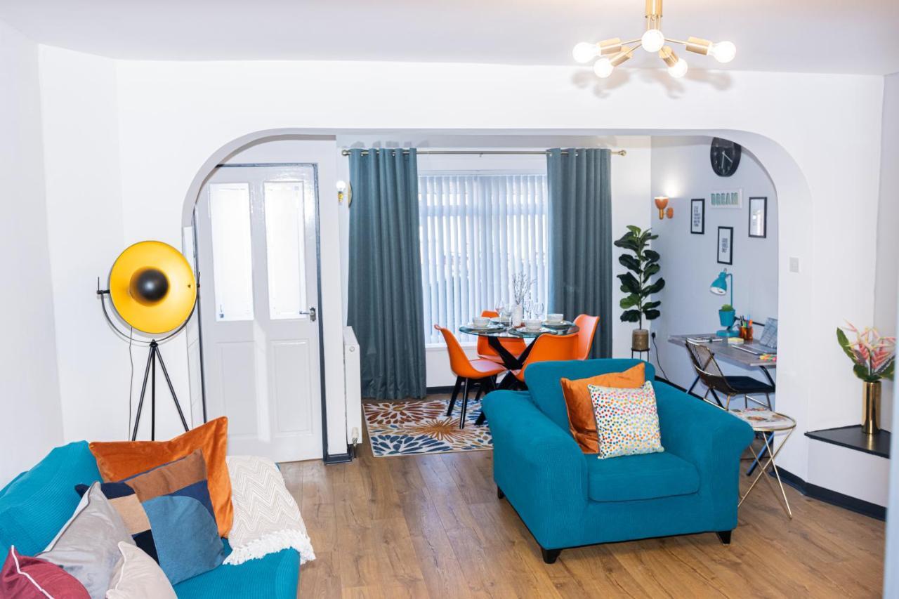 Td Stourb Dudley - Luxurious 3 Bedroom House - Sleeps 7 - Dy1 - Long And Short Stay Брирли Хилл Экстерьер фото