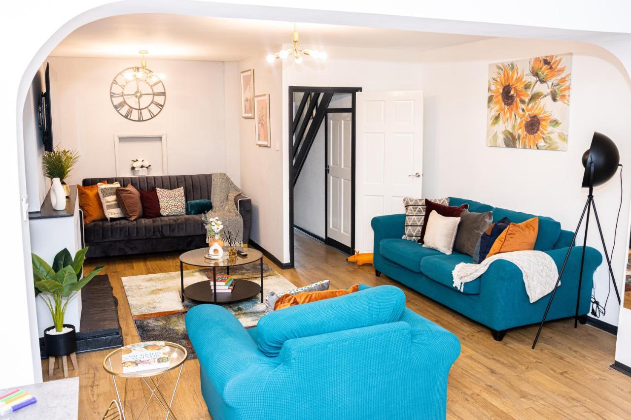 Td Stourb Dudley - Luxurious 3 Bedroom House - Sleeps 7 - Dy1 - Long And Short Stay Брирли Хилл Экстерьер фото