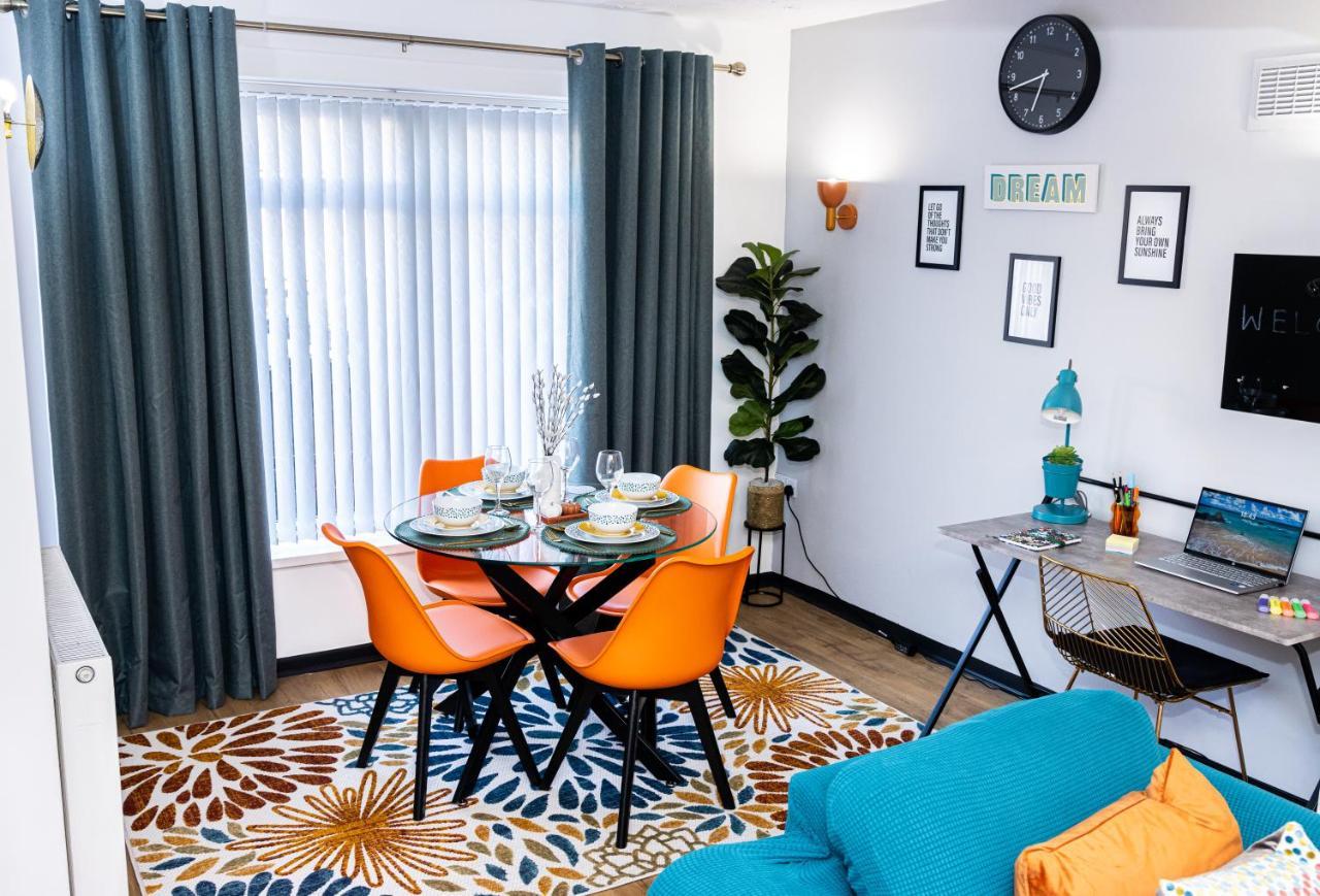 Td Stourb Dudley - Luxurious 3 Bedroom House - Sleeps 7 - Dy1 - Long And Short Stay Брирли Хилл Экстерьер фото